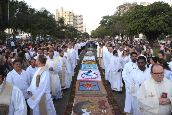 procisao-corpus-cristhi-go