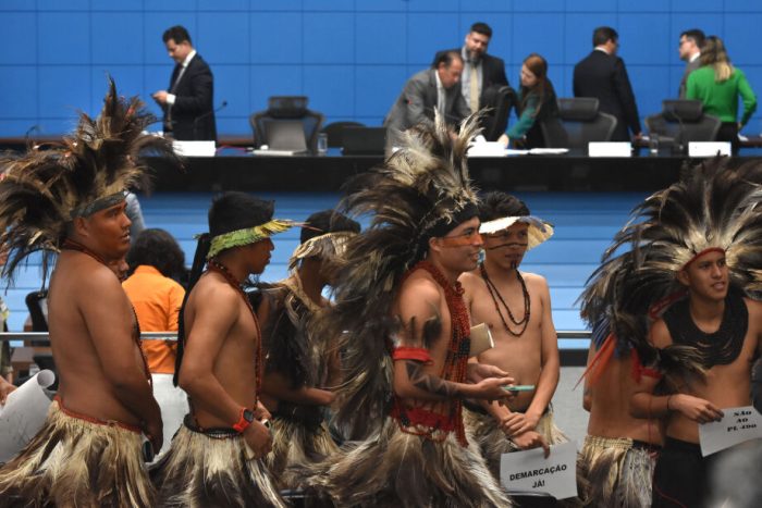 protesto-indigenas-assembleia-mv