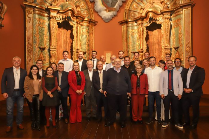 O governador em exercício, Darci Piana, participa do primeiro encontro do progrma Turismo Futuro Brasil, que aconteceu no Memorial de Curitiba.