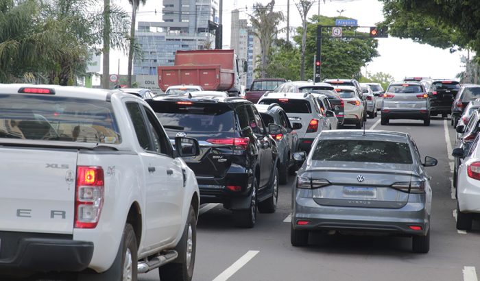 veiculos-no-transito-foto-rachid-waqued